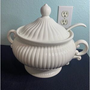 Maxwell & Williams Big soup server bowl and ladle set